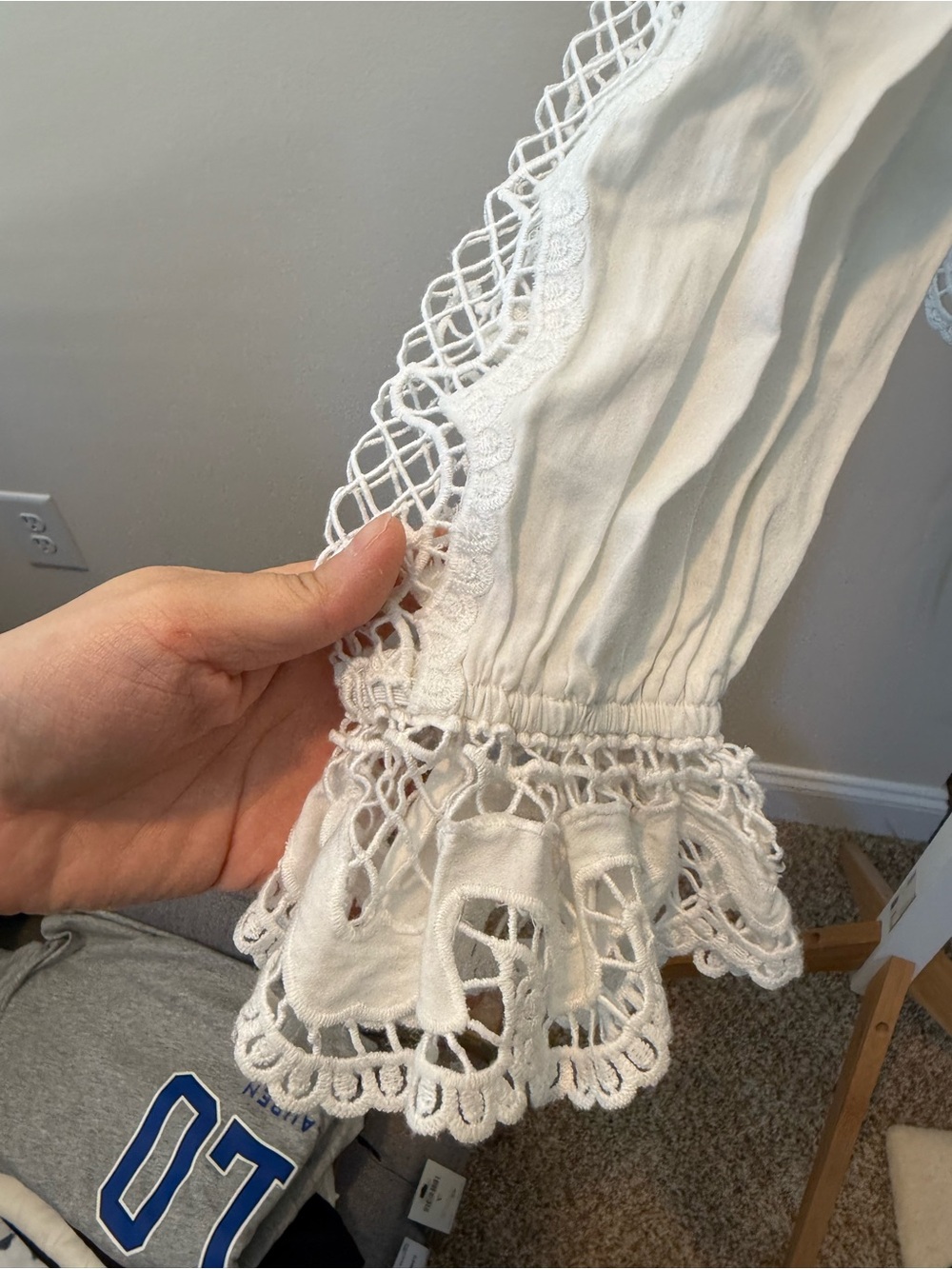 Alice + Olivia White Lace Ruffle Cape Jacket - Picture 2 of 7